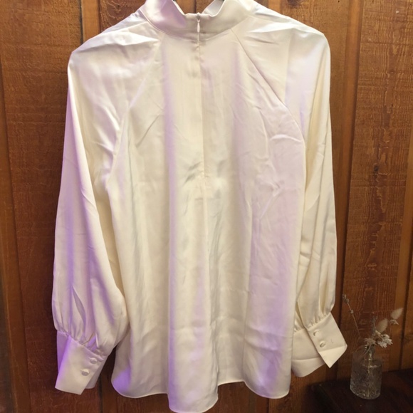 NWT Ivory Blouse - Picture 4 of 7